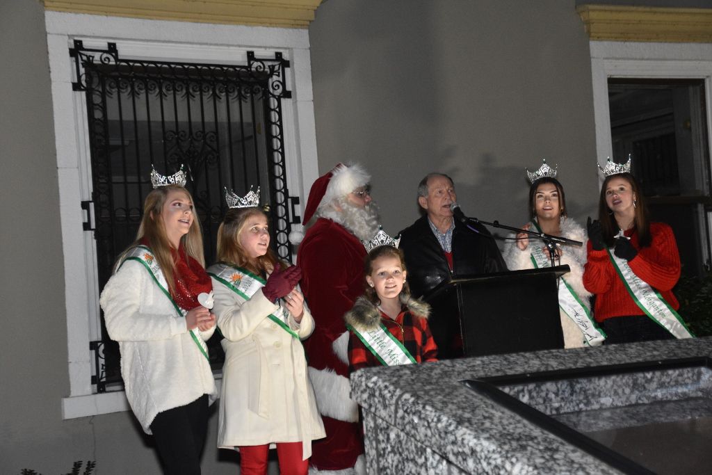 tree lighting 11-2019 297 (1024x683).jpg